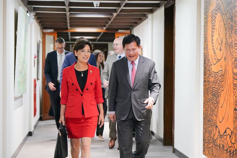 美國聯邦眾議院外交委員會「亞太」小組主席金映玉率跨黨派眾議員訪台,林佳龍於外交部設宴款待(圖/翻攝自林佳龍臉書)