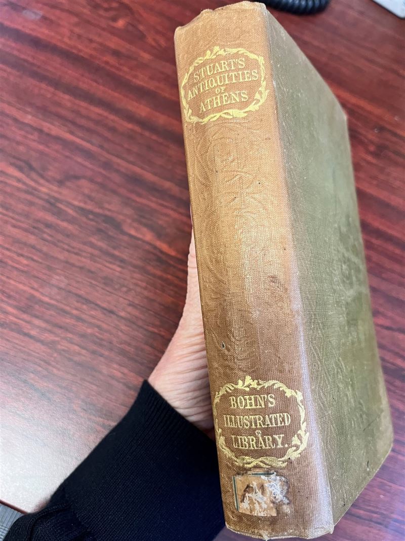 澳洲一處小鎮的圖書館,找回一本創館初期的古老藏書。(圖/翻攝自Kiama Library臉書)