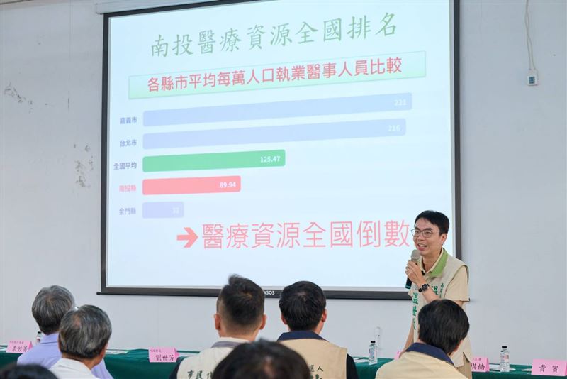温世政也在說明會中提出多項政見。(圖/温世政辦公室提供)