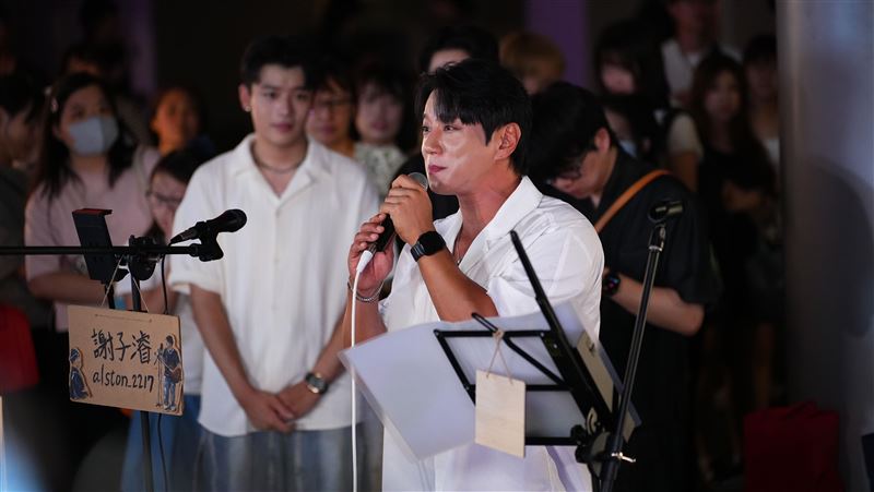 韓歌王驚喜現身信義　在街頭免費唱1小時