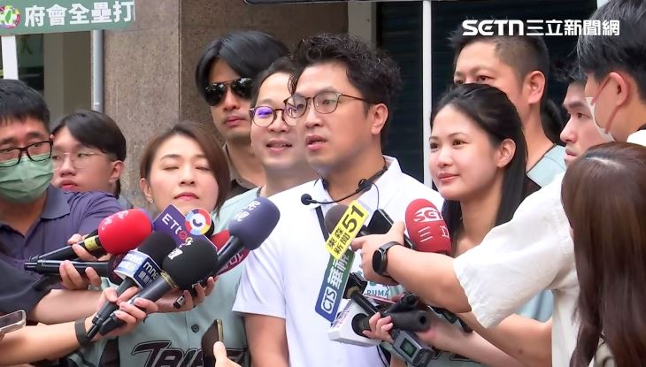 民進黨台北市長參選人沈伯洋太平市場掃街拜票(圖/翻攝畫面)