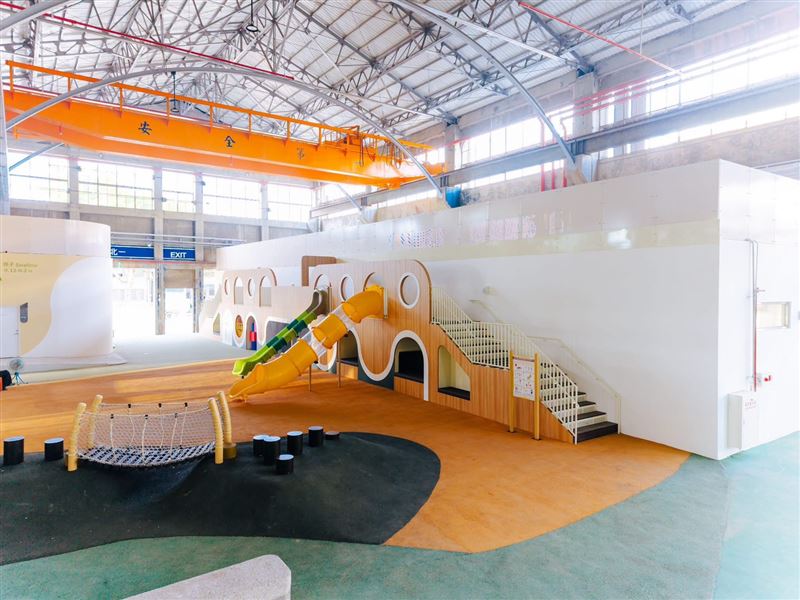 內部設計打破傳統遊樂場的年齡限制,規畫多項適合不同年齡層的娛樂與互動區。(圖/飯店旅宿業者提供)
