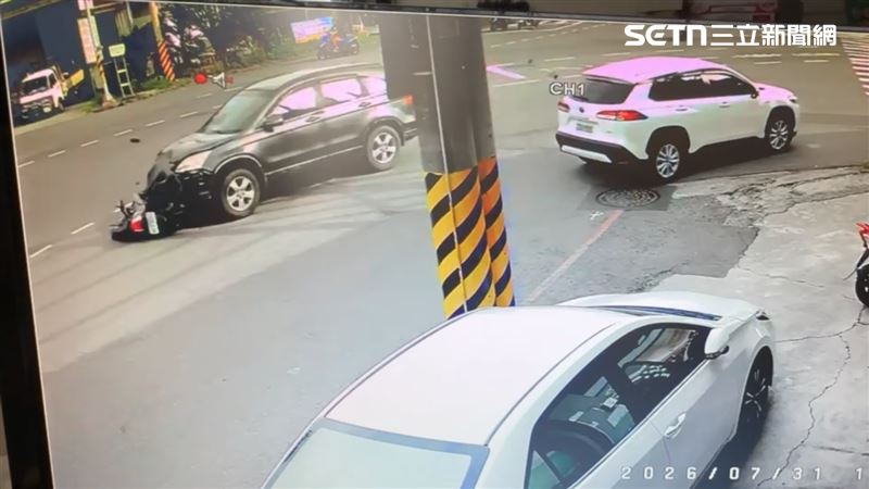 陳男肇事後不僅未停車救人,車頭還一路拖行機車約350公尺。(圖/民眾提供)