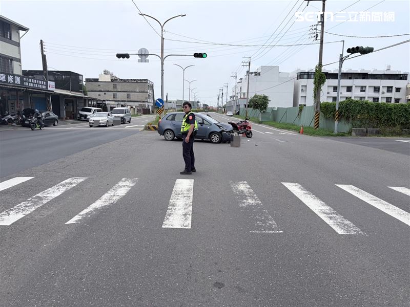 初步研判轎車於轉彎時,未禮讓直行車先行。(圖/翻攝畫面)