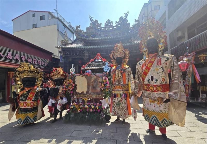 神將合影。(圖/翻攝自綏靖侯-嘉義城隍廟粉絲專頁)