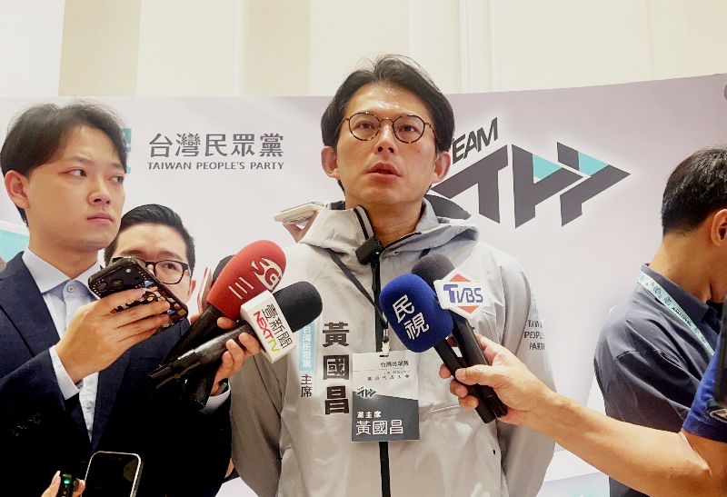 台灣民眾黨創黨7週年活動2日在台中市登場,黨主席黃國昌(中)受訪表示,接下來所有福國利民的政策,都會跟國民黨一起密切合作。(圖/中央社)