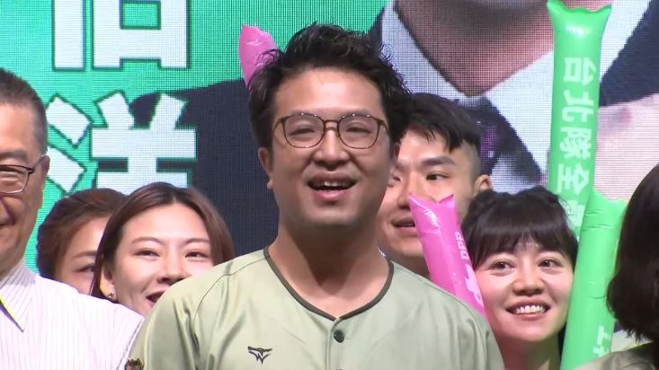 台北市黨部主委吳沛憶今I(2)日舉行宣誓就職典禮,民進黨台北市重要黨公職出席為民進黨台北市長參選人沈伯洋造勢。(圖/翻攝畫面)