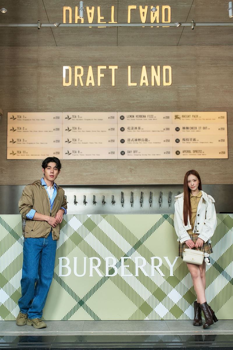 品牌好友Lily許韶恩與詹懷雲一同出席Burberry攜手Draft Land打造的夏日俱樂部。(圖/品牌業者提供)