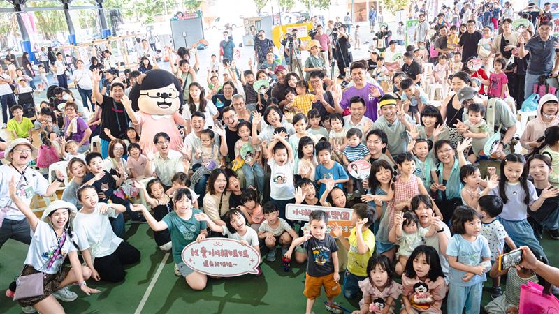 民進黨新北市長參選人蘇巧慧今(2)日舉辦「水獺媽媽樂園鶯歌場」。(圖/蘇巧慧競辦提供)