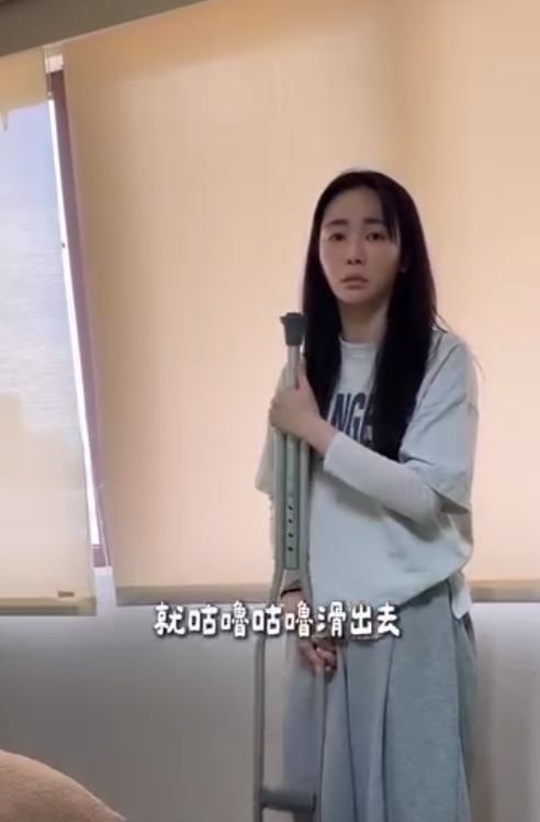 舒子晨試圖修復拐杖。(圖/翻攝自IG @nikita.hsu)