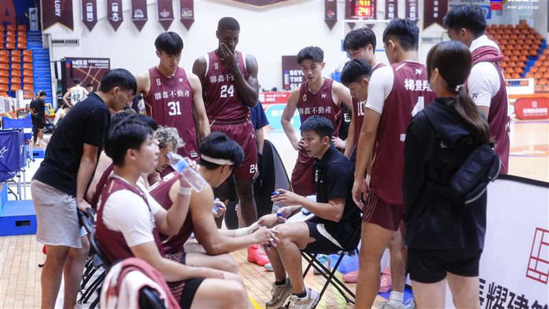 輔仁大學以81:79擊敗SBL台灣啤酒,也是繼虎尾科大打退基隆黑鳶後,本次長耀盃第2支擊敗SBL球隊的大學隊伍。(圖/長耀盃提供)