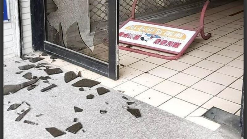 男疑情緒失控砸屏檢　強制就醫函送偵辦