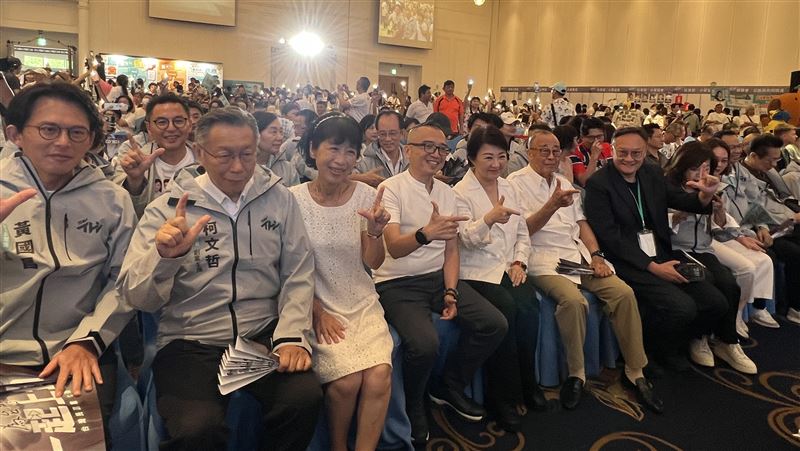 盧秀燕同框柯文哲：藍白合堅定前行