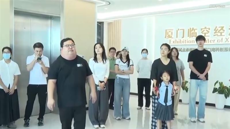 林慶同傳是因為罹患罕病「沒有脖子」引發熱議。(圖/翻攝自翔安兩岸嗶哩嗶哩)