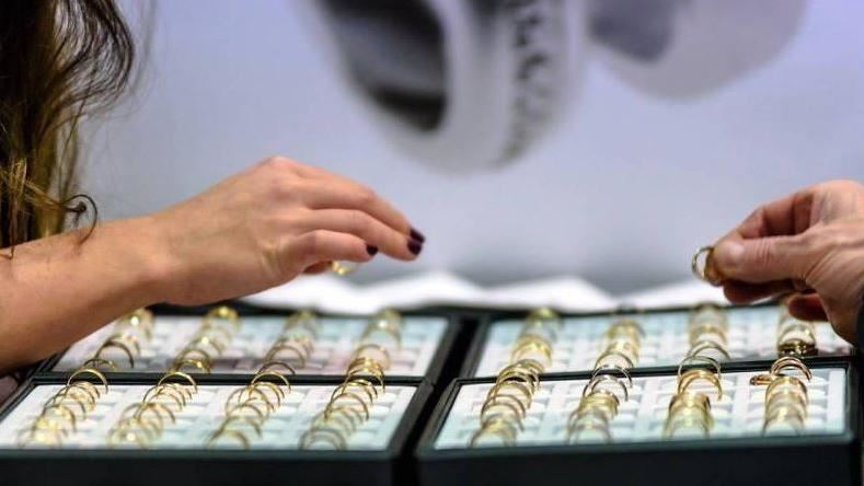兒子缺錢偷家裡金飾!友協助變賣下場慘