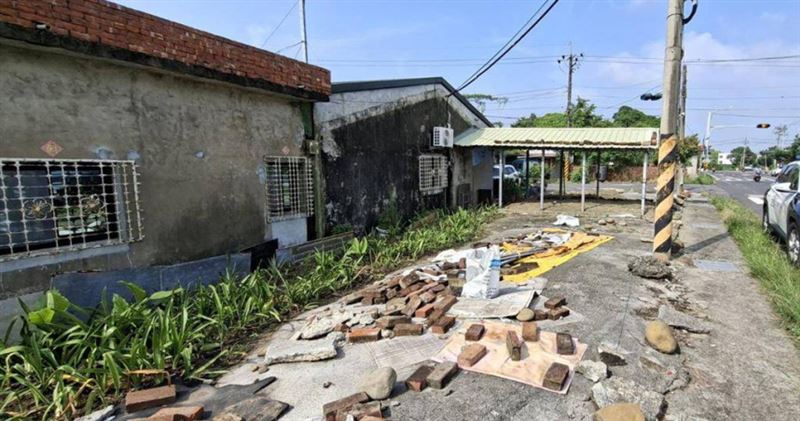 台南惡鄰爆辣椒水攻防戰。（圖／翻攝畫面）