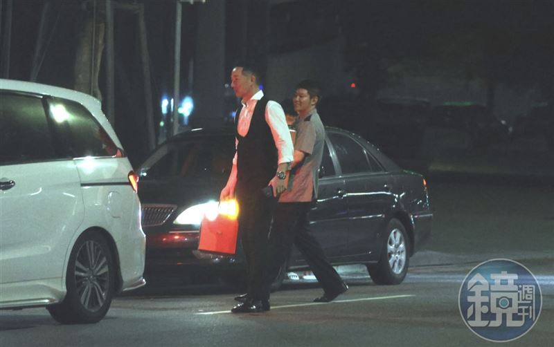 本刊曾直擊兩年前徐子翔(前)的婚禮,他穿著一身西裝,模樣挺拔帥氣