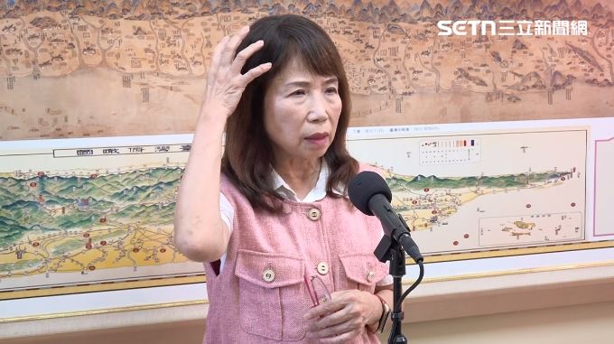陳昭姿被爆插隊看診,她第一時間跟記者說,並不清楚實際狀況如何,但她今(3)日改口稱,「我是聽到叫號叫名字才走進去」(圖/翻攝畫面)