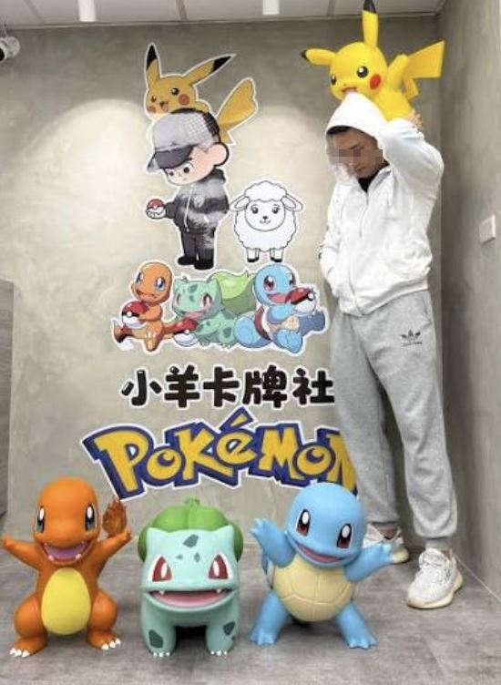 「小羊卡牌社」傳出負責人捲款跑路,受害人數多達千人。(圖/被害玩家提供)