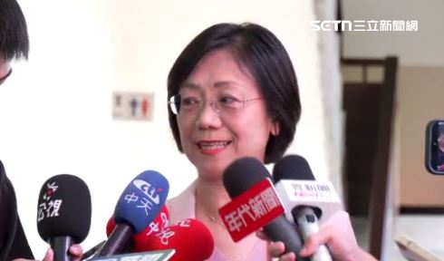 翁曉玲又凍結預算,稱政府多扣的退休金理當發還,否則政府就是不當得利,「更何況我們現在政府超有錢!」(圖/翻攝畫面)