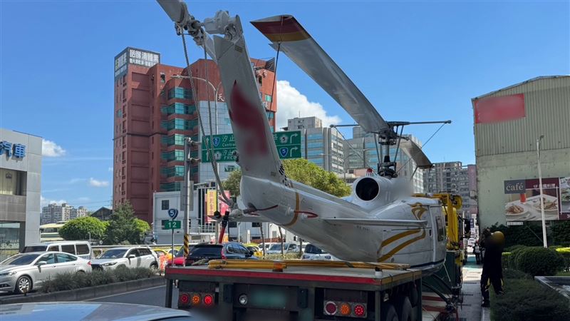 載運直升機出包　撞毀機箱、勾落電線慘了