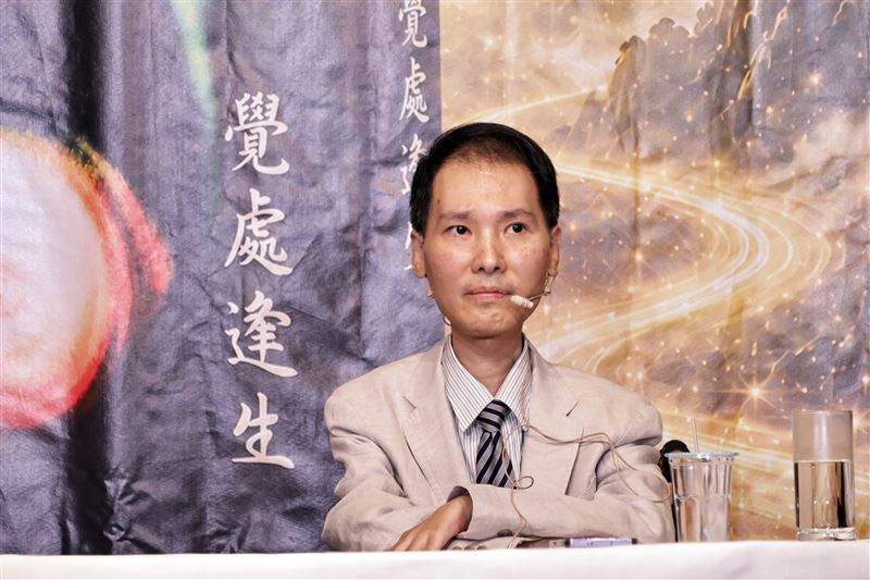 彭士齊博士日前出席新作《遇斯光 覺處逢生》簽書會，分享生命與寫作歷程