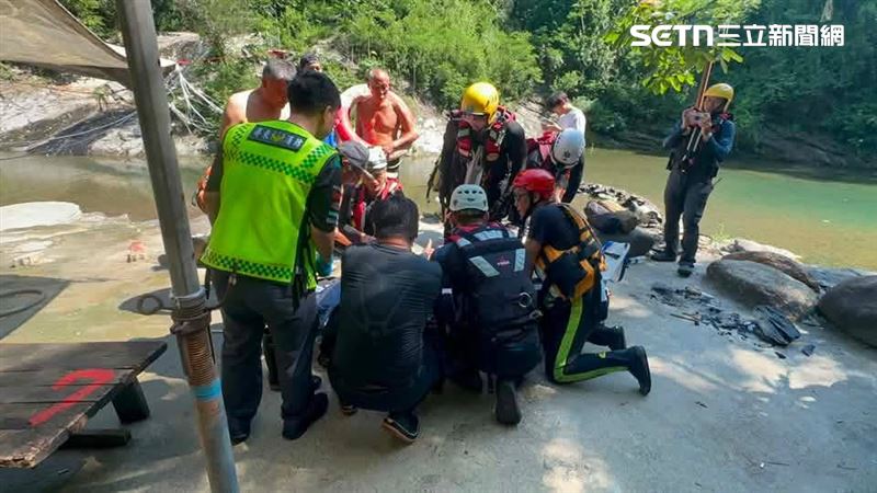 20歲男大生被救起時已沒有呼吸心跳,送醫後宣告不治。(圖/翻攝畫面)