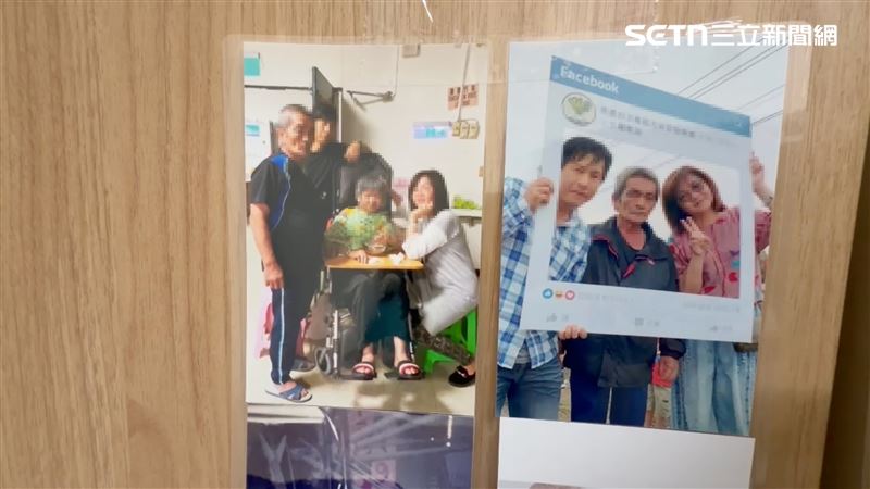 逢年過節的全家福,至今仍貼在房間牆上。死者妹妹邊指邊回憶那段再也回不去的溫馨時光,說著說著忍不住紅了眼眶。(圖/翻攝畫面)