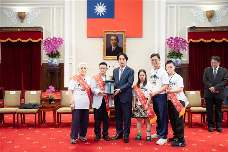 賴清德總統今（3）日接見第一屆「金唐獎」得獎者及入圍者。（圖／總統府提供）