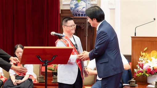 接見金唐獎得主　賴清德承諾三面向支持