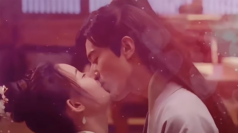 男星戲拍一半「硬上女主角」激吻畫面挨轟