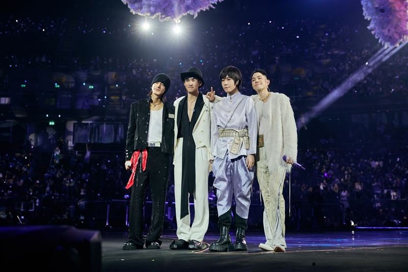 言承旭(左起)、周渝民、五月天阿信、吳建豪舉辦「F✦FOREVER恆星之城」演唱會泰國站。(圖/相信音樂提供)
