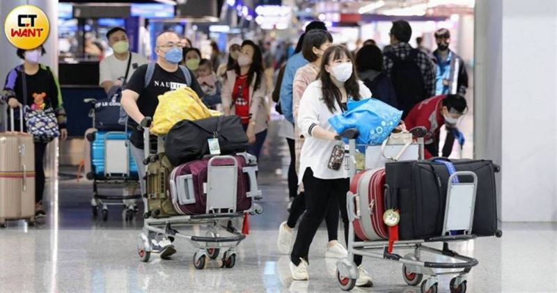 交通部觀光署公布「114年台灣旅遊狀況調查摘要」，去年國人出國旅次達1894萬4436人次。（示意圖／方萬民攝）