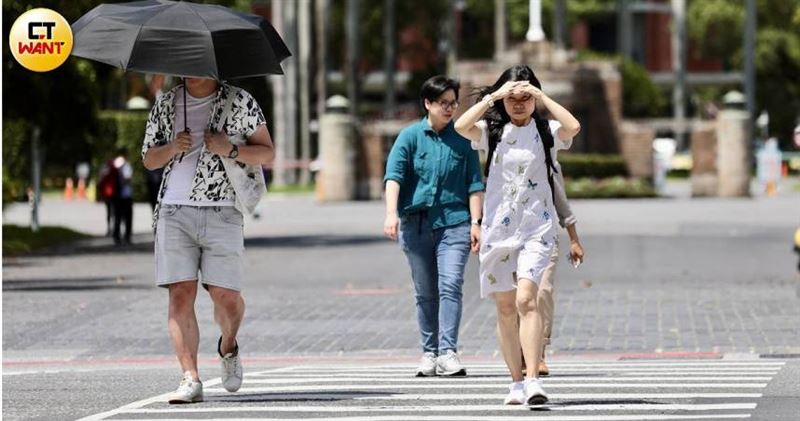 全球極端高溫頻發,台灣熱傷害就醫人數也明顯攀升。(示意圖/黃耀徵攝)