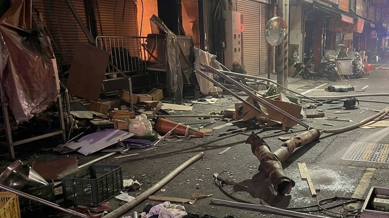 彰基對面旭光路上一間早餐店發生氣爆。(示意圖/非真實現場畫面/AI生成)