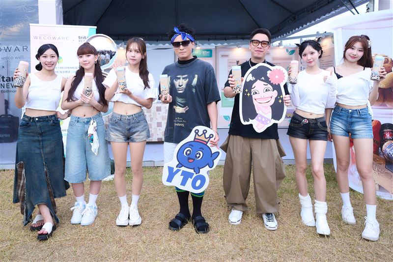 Toro與吳尊以及台、韓籍啦啦隊女神凱莉、牙牙（林怡廷）、金佳垠、金世星、羽娜 Yuna對現場粉絲們寵粉無限。（圖／珍珠海岸國際音樂節提供）