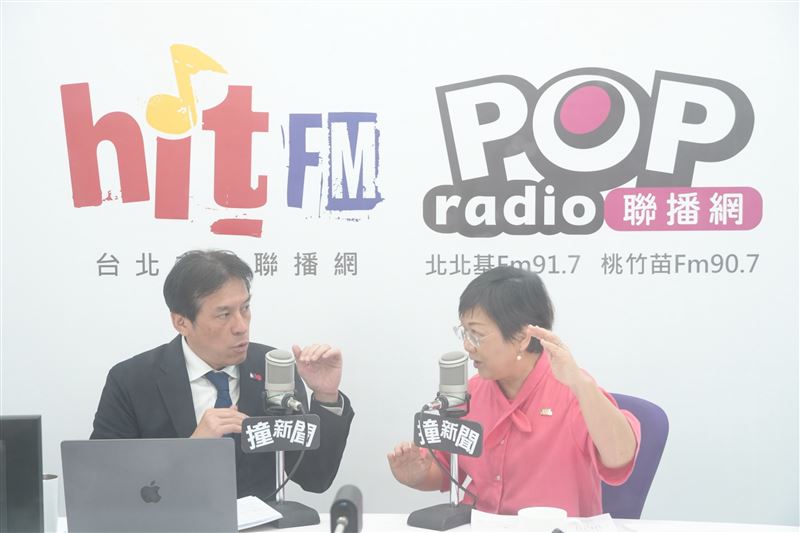 徐佳青表示,「章孝嚴」委員長時代沒有報告,還是別人幫忙寫電報,「就只有填一個表」,還帶太太且非五星級不住(圖/《POP撞新聞》提供)