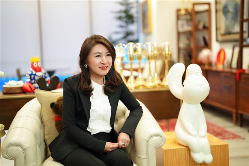 現任三立媒體集團總經理高明慧獲選第七屆世新大學傑出校友,專訪中分享節目製作與媒體轉型實務。(圖/世新大學提供)