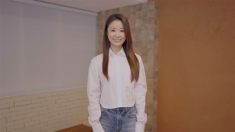 兼具演員與製作人身分的林心如,獲選第七屆世新大學傑出校友。(圖/世新大學提供)