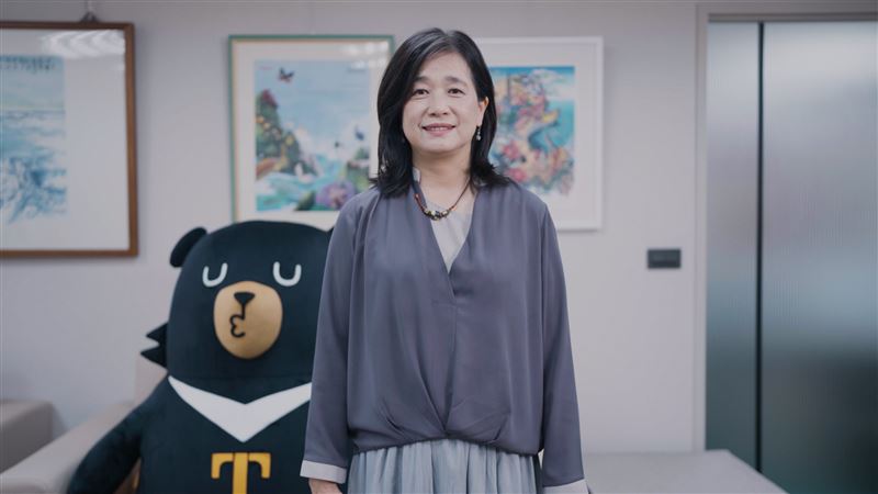 第七屆世新大學傑出校友陳玉秀,現任交通部觀光署署長,於專訪中分享公共服務與觀光推動歷程。(圖/世新大學提供)