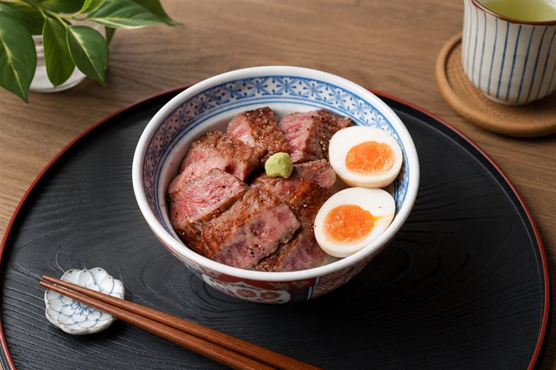 招牌餐點-和牛牛排丼。(圖/品牌業者提供)