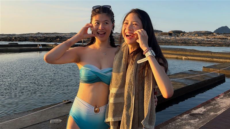 賈永婕女兒辣曬比基尼　大提琴家男友放閃