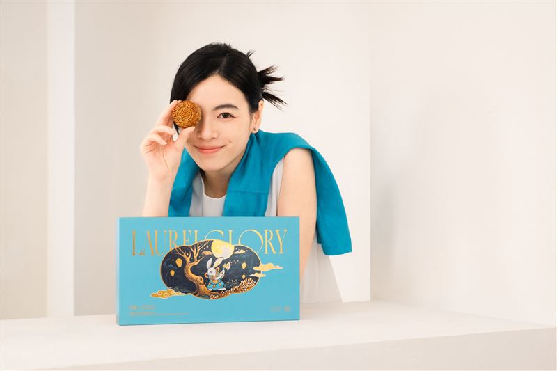 「望月」雜錦禮盒,傳統⽉餅、蝴蝶酥及曲奇。(圖/品牌業者提供)