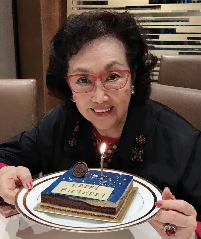 葛蘭逝世,曾被稱為曼波女王。(圖/翻攝自汪曼玲微博)
