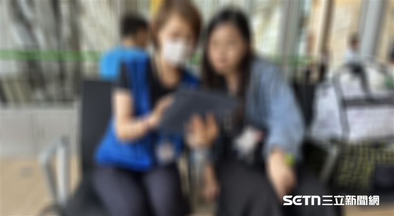 受訪者陳小姐和許先生都表示,每次去日本返國前幾乎都會遇到機場問卷,一開始覺得只是例行訪問,後來才知道,原來日本就是靠著一次次傾聽觀光客的聲音,不斷把觀光做得更好。(圖/記者張雅筑攝)