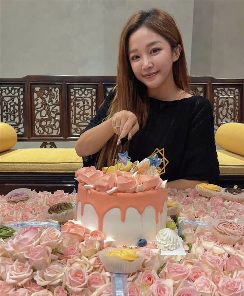 賴慧如迎接30歲生日,感性回顧出道15年的點滴。(圖/翻攝自IG @huiru.lai.71)