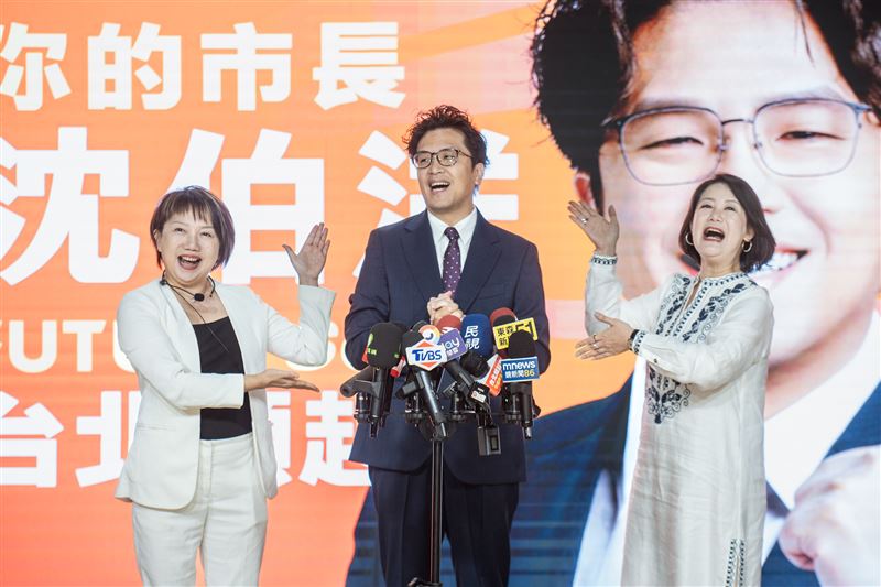 民進黨台北市長參選人沈伯洋今(4)日上午出席競選主視覺公布記者。(圖/沈伯洋競辦提供)