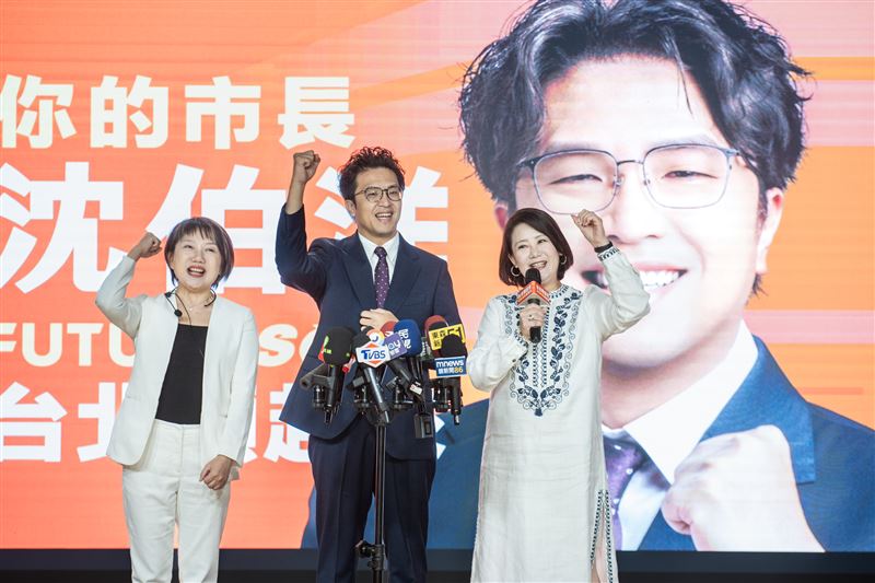 民進黨台北市長參選人沈伯洋今(4)日上午出席競選主視覺公布記者。(圖/沈伯洋競辦提供)