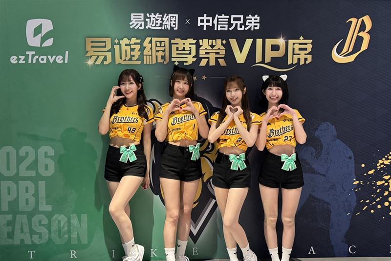 易遊網尊榮VIP席禮遇,可與中信兄弟啦啦隊Passion Sisters近距互動(圖/易遊網提供)