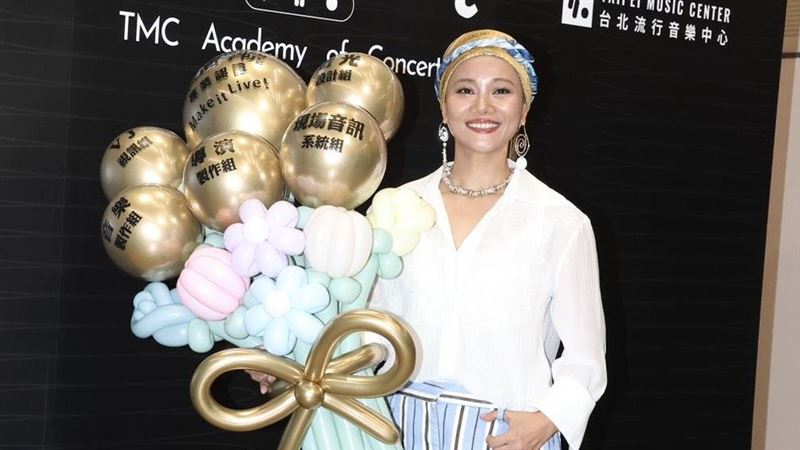 金曲歌后非洲表演出事了 同行濺血急求助